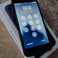 iphone 11 con cuffiette nuove e caricabatteria 