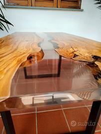 Tavolo legno e resina 