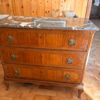 Cassettiera in noce con specchio abbinato