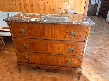 Cassettiera in noce con specchio abbinato