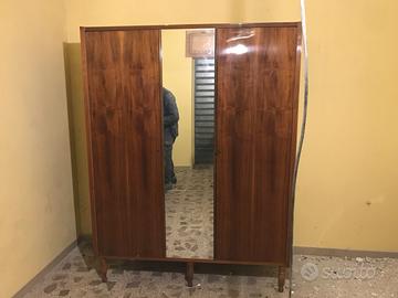 Armadio legno antico