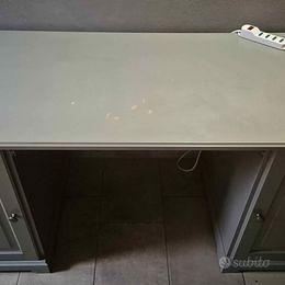 Scrivania Ikea con contenitori laterali