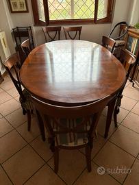 Tavolo in legno massello con sedie