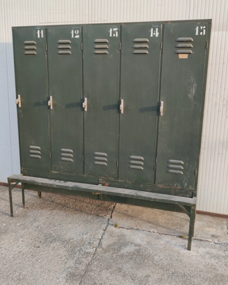 Armadietto militare in ferro