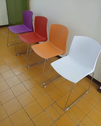 Sedie impilabili colorate