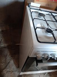 cucina economica a 4 fuochi con forno elettrico 