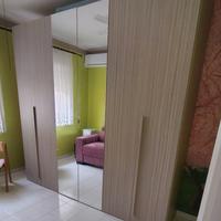 Armadio a sei ante, molto ben tenuto.