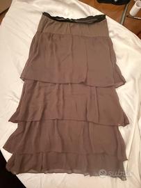 Vestito marrone con balze