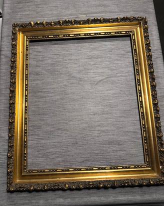 cornice anni 70 in legno con finiture dorate