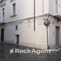 DEPOSITO IN PIENO CENTRO