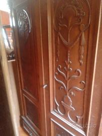 Armadio in legno massiccio