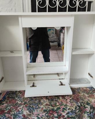 specchiera bagno con 2 lampade .