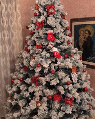 Albero di  natale innevato