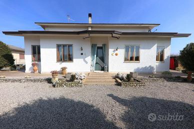 VILLA SINGOLA A ROVERBELLA