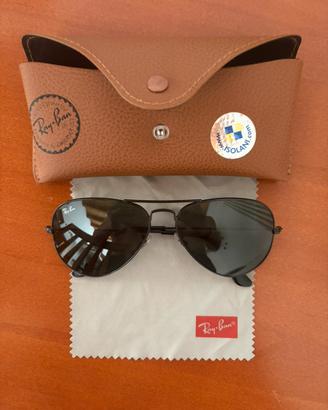 Ray-Ban Aviator neri.