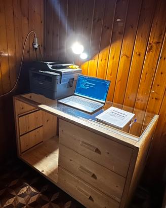 Scrivania in legno