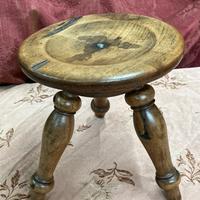Antico sgabello tondo a 3 piedi originale del 1800