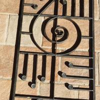 Inferriate con chiave di violino e note