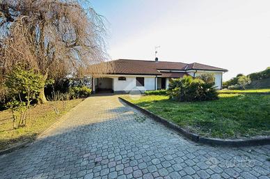 VILLA SINGOLA A MONCALIERI