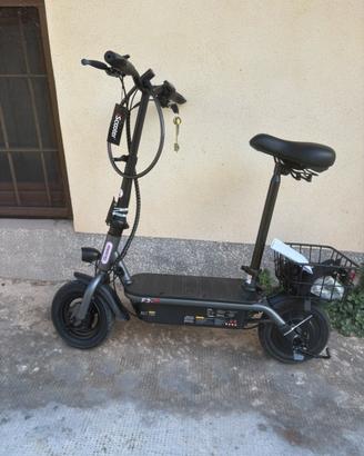 Monopattino elettrico con sedile