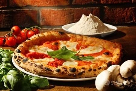 PIZZERIA D'ASPORTO con forno a legna