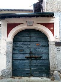 Intera corte da ristrutturare