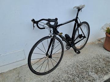 bici da corsa in carbonio