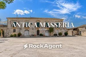 Rustico / Casale di 2119 m² con più di 5 locali a 
