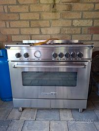 Cucina a gas con forno a gas ventilato e grill