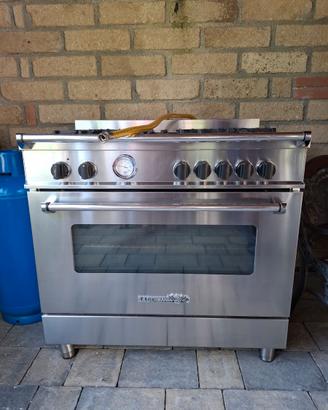 Cucina a gas con forno a gas ventilato e grill