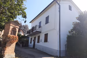 Abitazione + giardino + posto auto