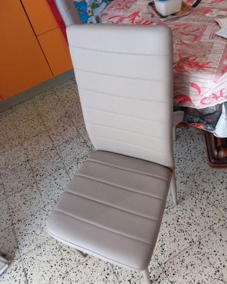 Tavolo più sedie