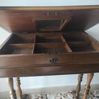 tavolino da lavoro toilette 