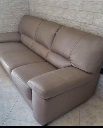 divano in ecopelle come nuovo