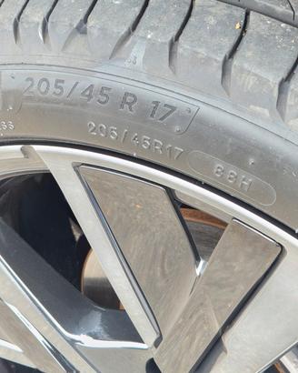 gomme michelin peugeut 208 