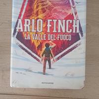 Libro "Arlo Finch - La Valle del Fuoco"