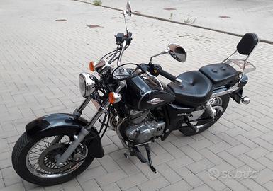 Suzuki GZ250 Marauder
