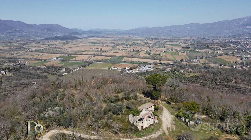 Rustico / Casale di 437 m² con più di 5 locali a R - Vista 3