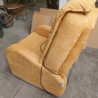 poltrona con schienale reclinabile elettricamente