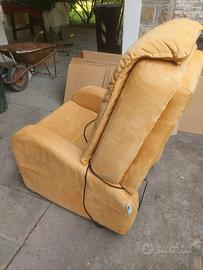 poltrona con schienale reclinabile elettricamente