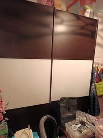 Armadio con ante scorrevoli