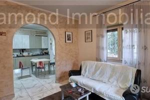 Appartamento 4 vani con garage a Riposto