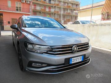 Volkswagen Passat Variant 2.0 TDI SCR 200 CV DSG E