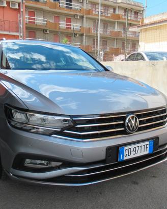 Volkswagen Passat Variant 2.0 TDI SCR 200 CV DSG E