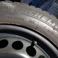 Gomme Michelin 185/60/15 85% con cerchioni