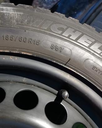 Gomme Michelin 185/60/15 85% con cerchioni