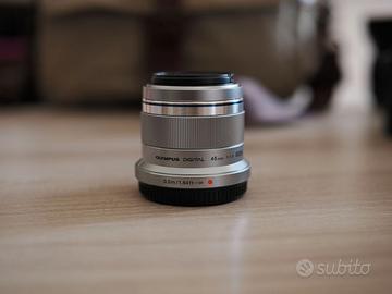 Olympus M.Zuiko 45 F1.8 Silver