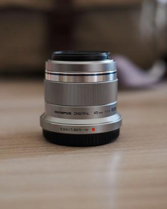 Olympus M.Zuiko 45 F1.8 Silver