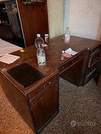 Scrivania vintage in legno massello