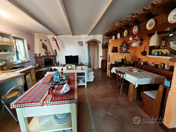 Capannone con abitazione e uffici